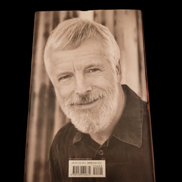 3 for $10 - Bundle of 4 books. The Hobbit, Avalon, Polaris, Illusion - Picture 2 of 10